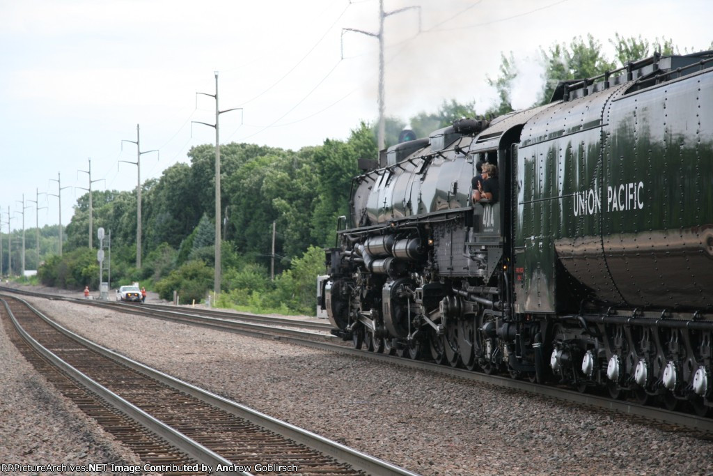 UP 4014 + BNSF Truck